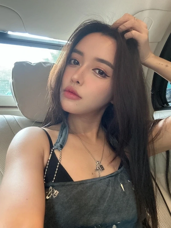 Bích Phương sinh năm 1989, một năm sinh đầy may mắn, giúp cô thành công rực rỡ trong sự nghiệp âm nhạc.