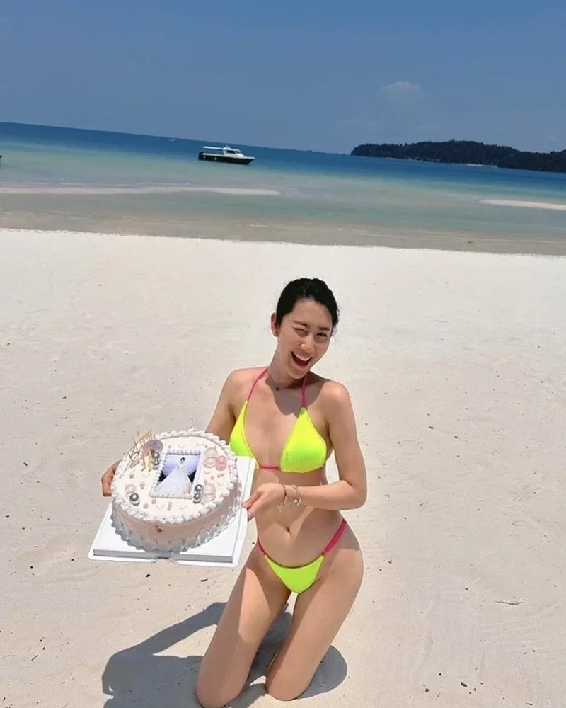 Bộ sưu tập ảnh bikini của Thúy Ngân sẽ khiến bạn không thể rời mắt.