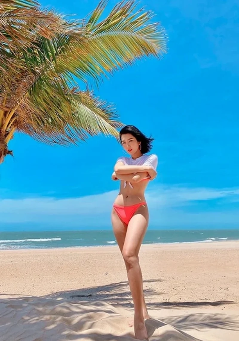 Cùng theo dõi Thúy Ngân trong những bức ảnh bikini nóng bỏng và ấn tượng.