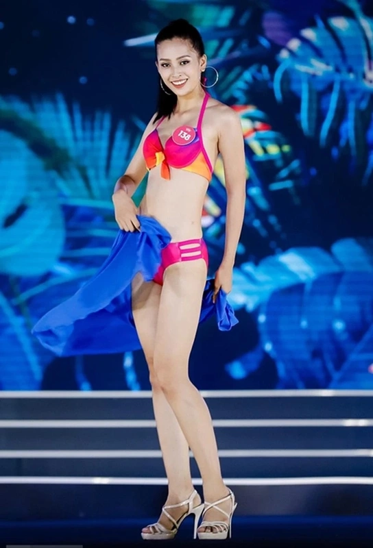 Tiểu Vy sexy trong từng khoảnh khắc, khiến ai cũng phải xuýt xoa vì vẻ đẹp bốc lửa.