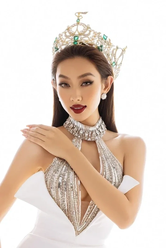Hoa hậu Hòa Bình Quốc tế Nguyễn Thúc Thùy Tiên, luôn là hình mẫu đẹp về sắc đẹp và trí tuệ.