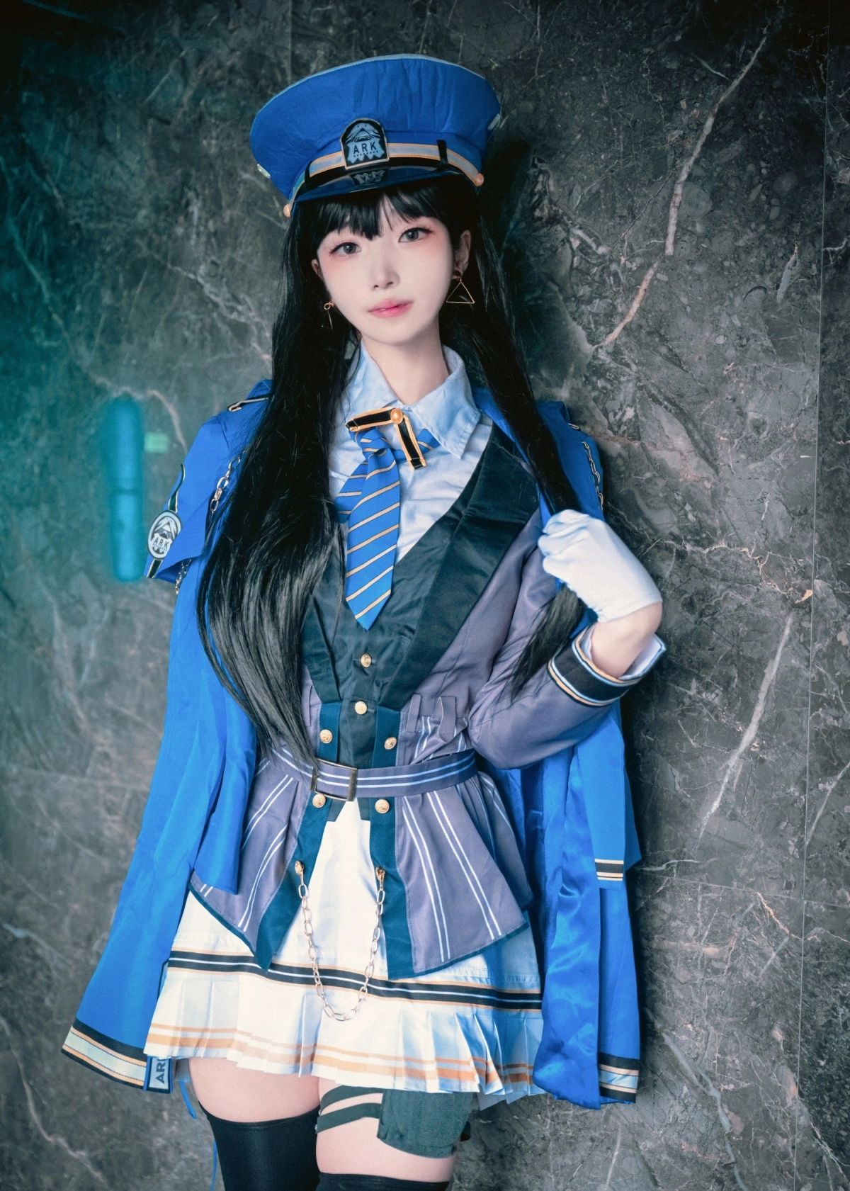 BamBi váy ngắn lộ hàng nóng bỏng mê ly