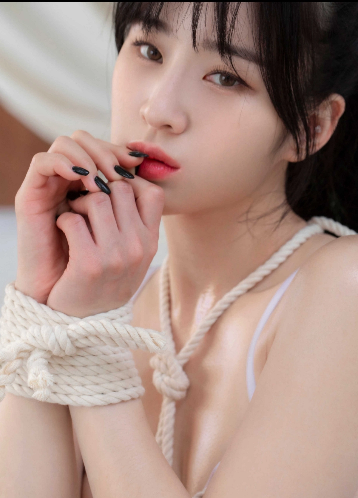 Kim Woo Hyeon nhìn là muốn nóng bỏng dâm đãng