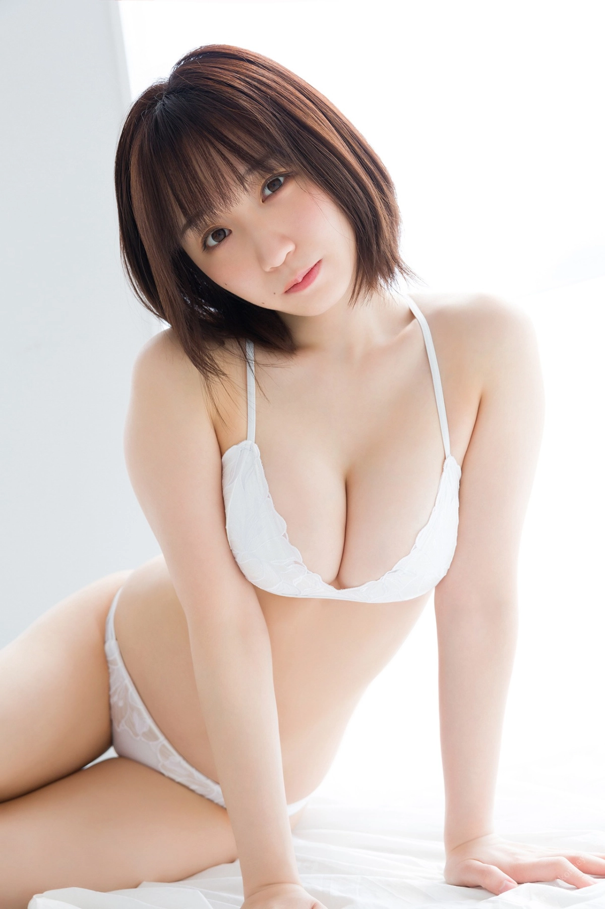 Moe Iori váy ngắn lộ hàng nóng bỏng mê ly