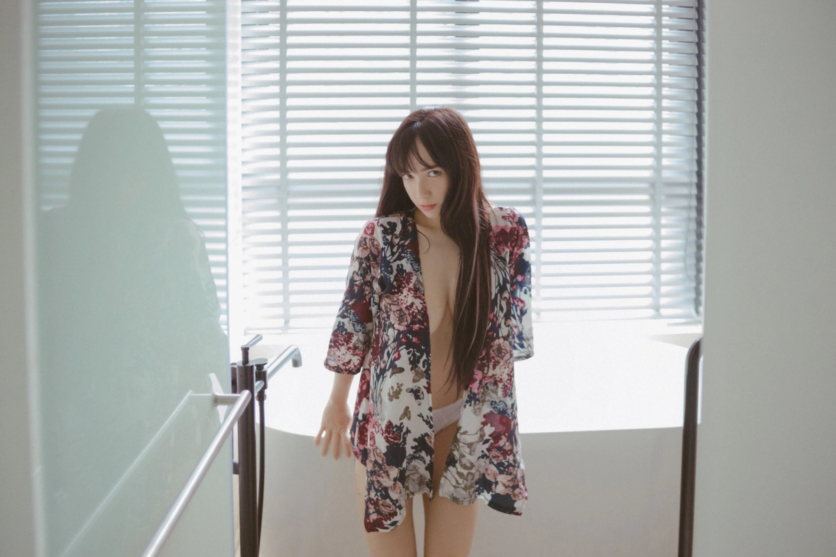 Vanessa hở hang kích thích nóng bỏng cực độ