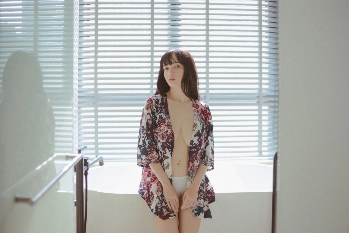 Vanessa ngực căng bốc lửa mê hoặc dâm đãng