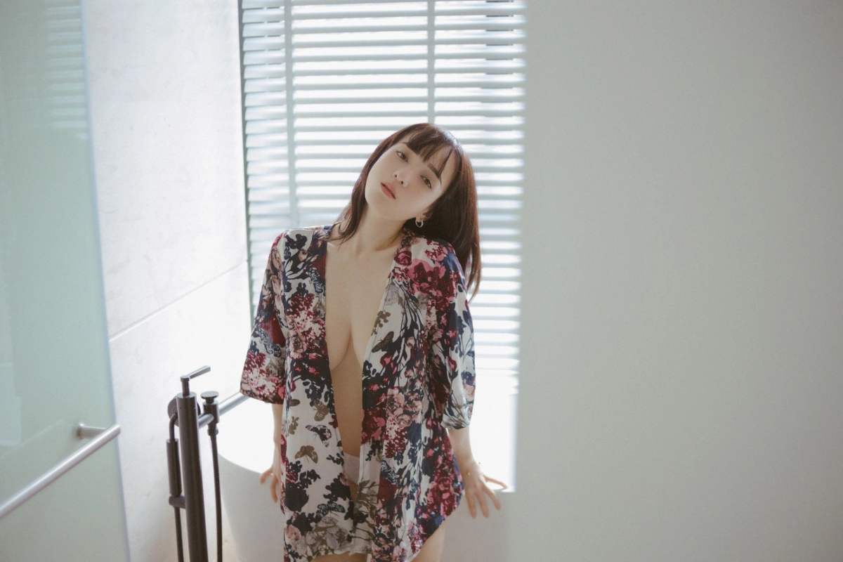 Vanessa vú to căng tràn sexy mê hoặc