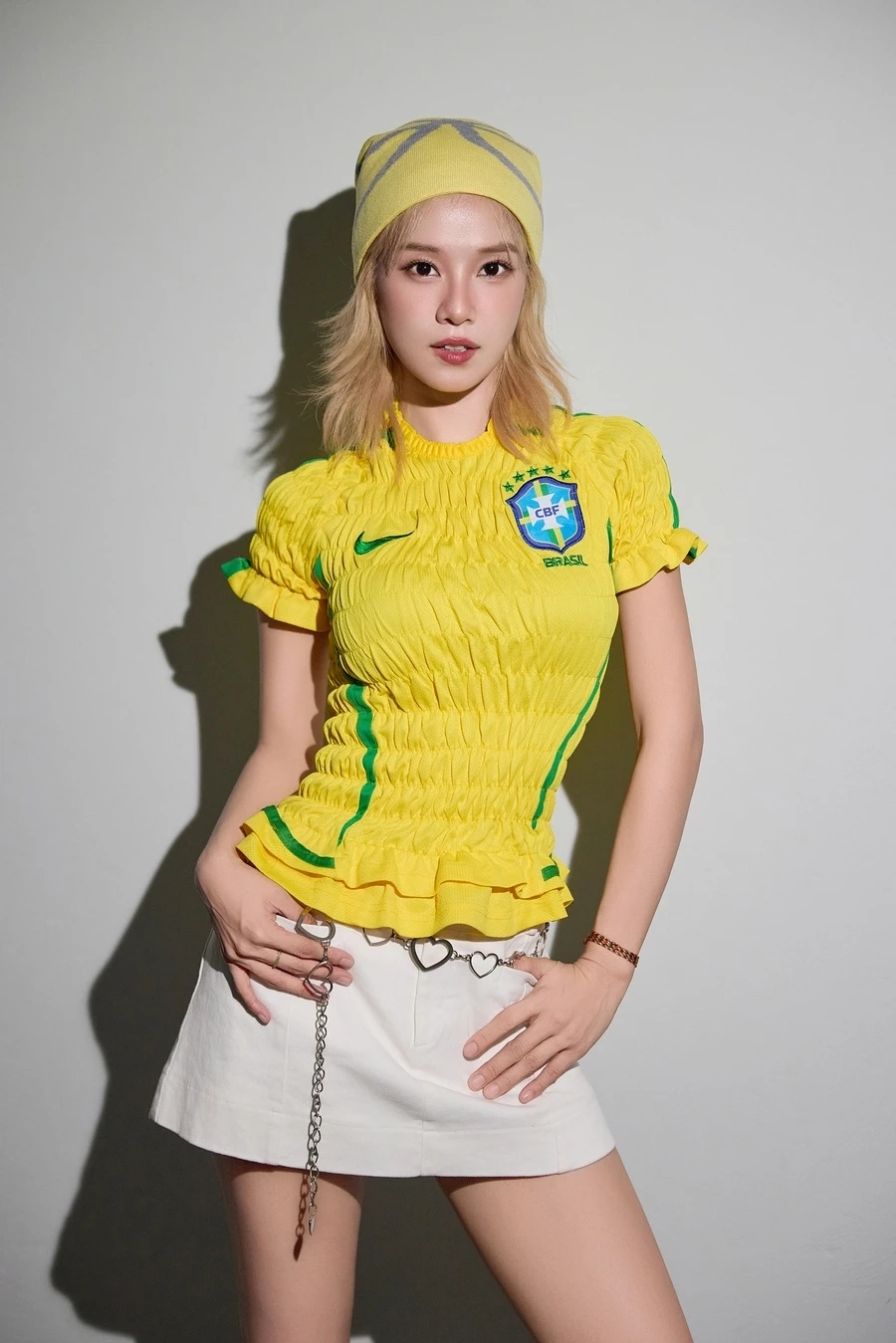 Hình nền phô mai que con gái dễ thương miễn phí