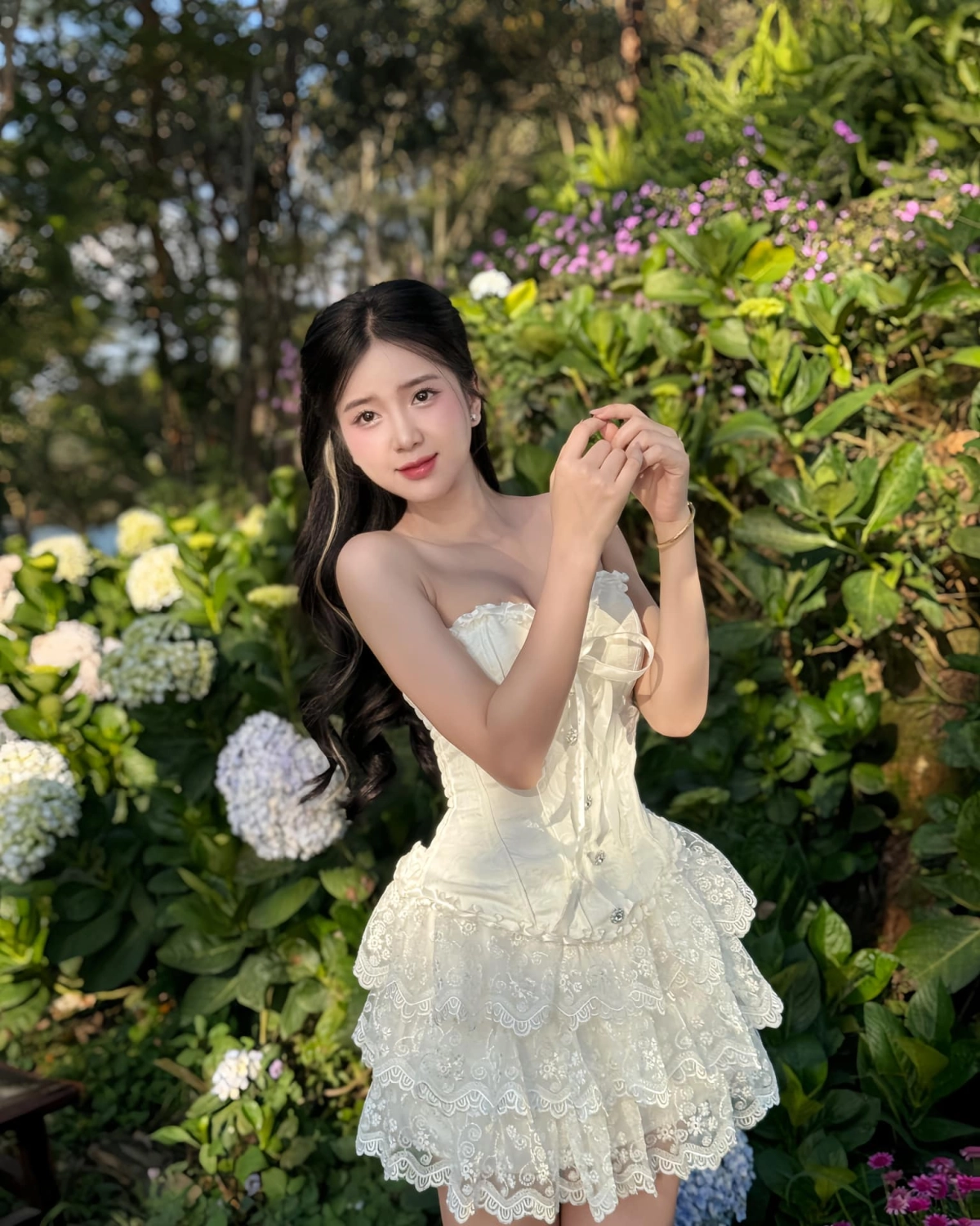 Gái xinh quyến rũ thể hiện vẻ đẹp đầy cuốn hút