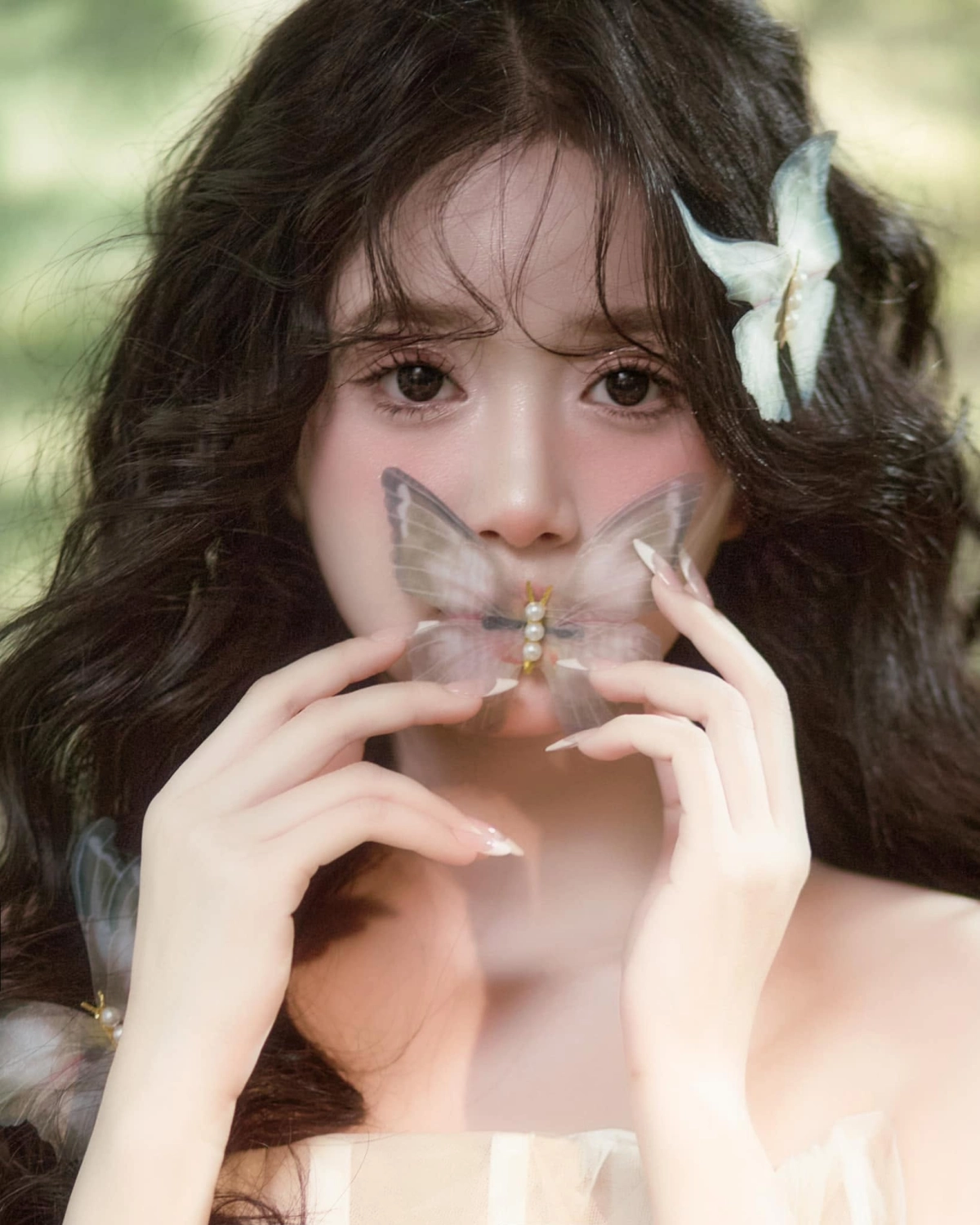 Gái đẹp quyến rũ tạo sức hút khó rời mắt