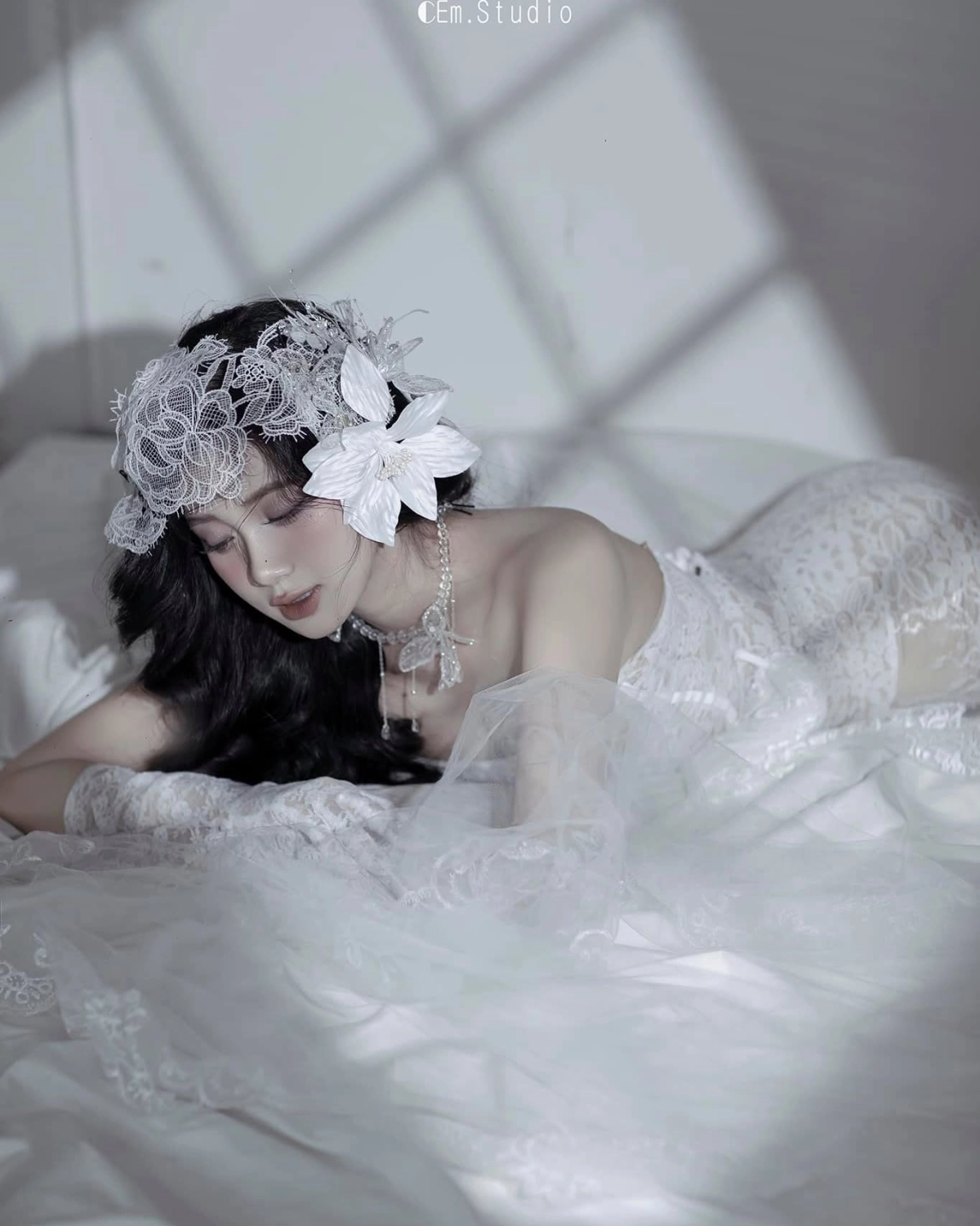 Gái xinh ăn mặc sexy thu hút sự chú ý lớn