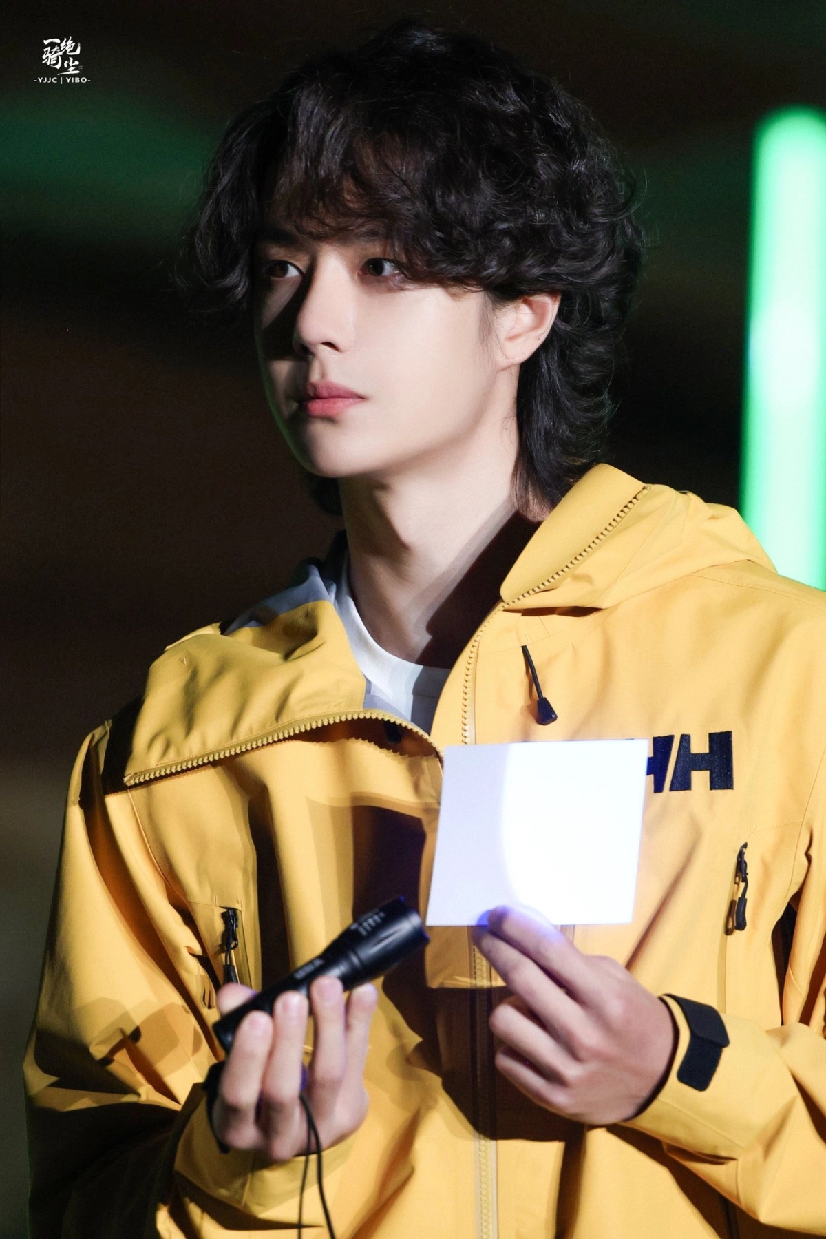 Nam Hài Vương Nhất Bác phong cách cuốn hút