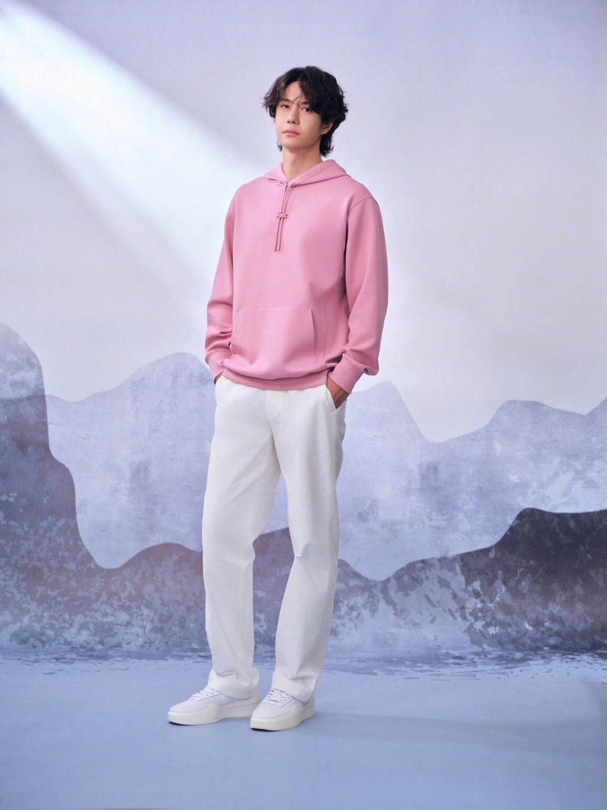 Vương Nhất Bác cười khiến fan tan chảy