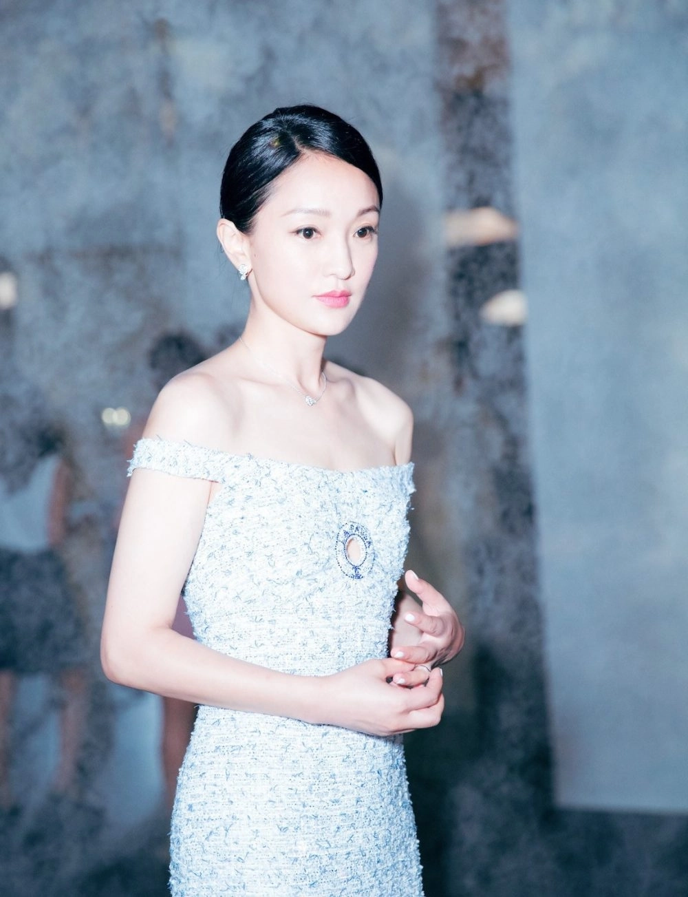 Châu Tấn bao nhiêu tuổi vẫn giữ phong thái trẻ trung.