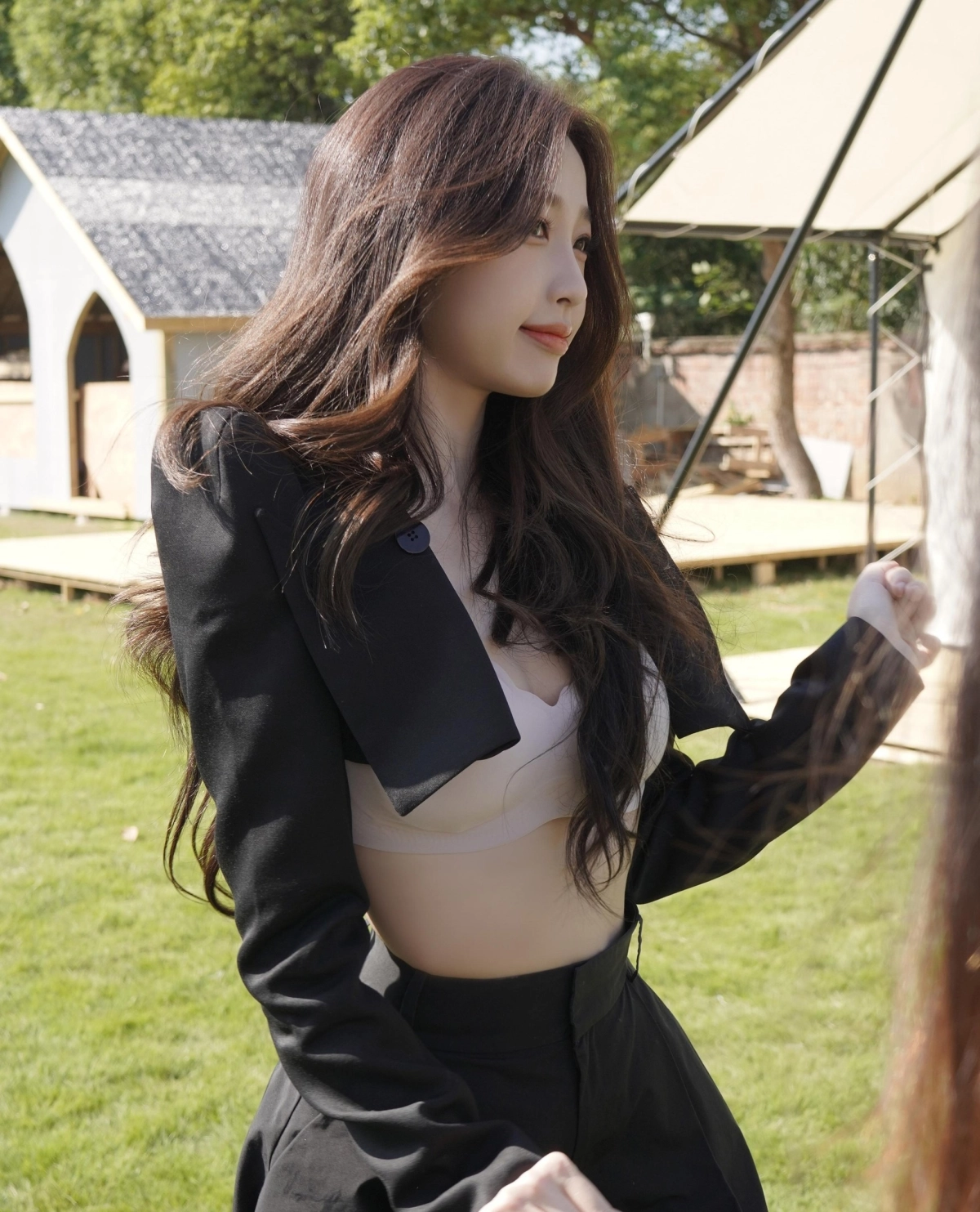 Ngu Thư Hân bao nhiêu tuổi thường được fan tìm kiếm nhiều.