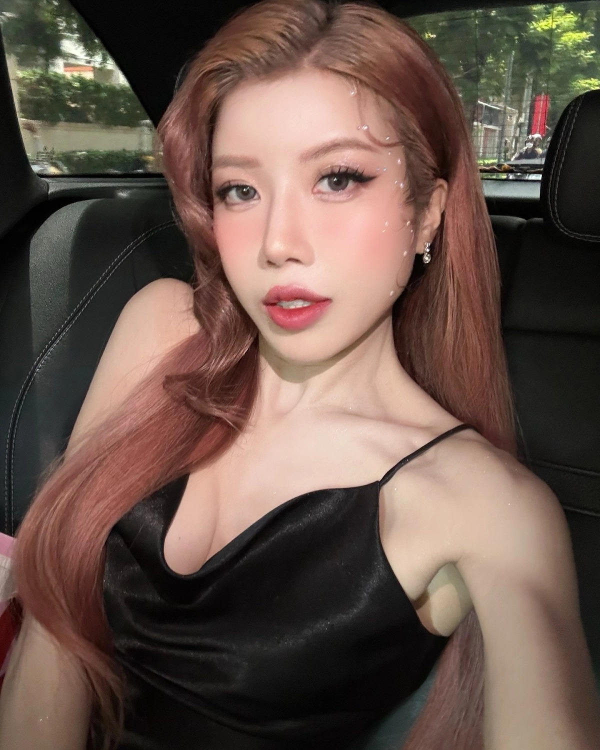 Hình nền gái xinh đẹp 4k cho điện thoại, chuẩn tỉ lệ.