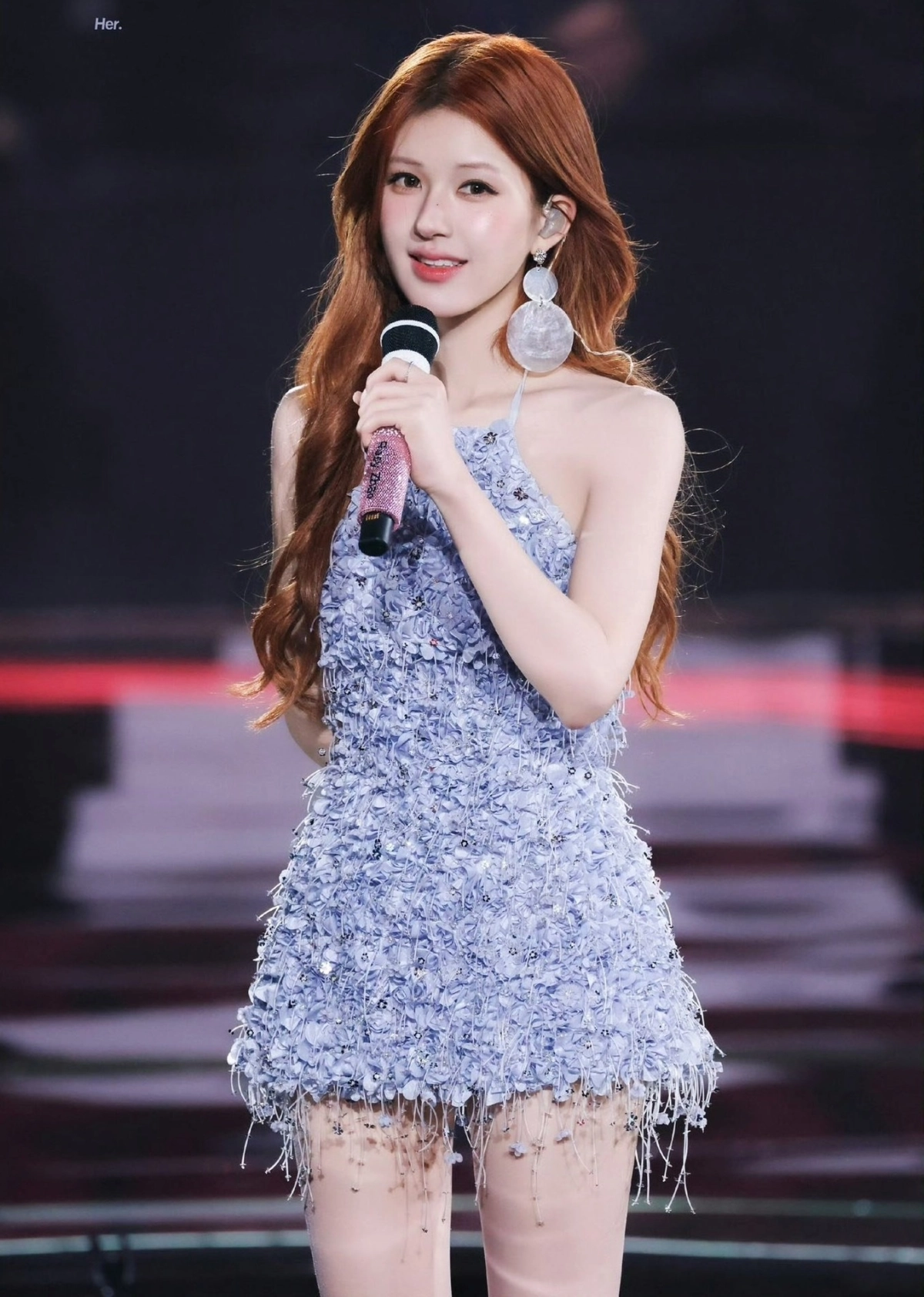 Triệu Lộ Tư hát ở mức ổn và từng thể hiện một số ca khúc OST.