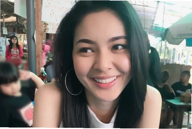 Cô gái xinh đẹp làm công việc bình dị nhưng thu hút sự chú ý
