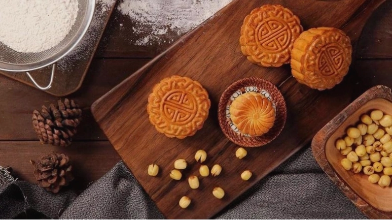 Hình nền chill ẩm thực với đĩa trái cây tươi mát