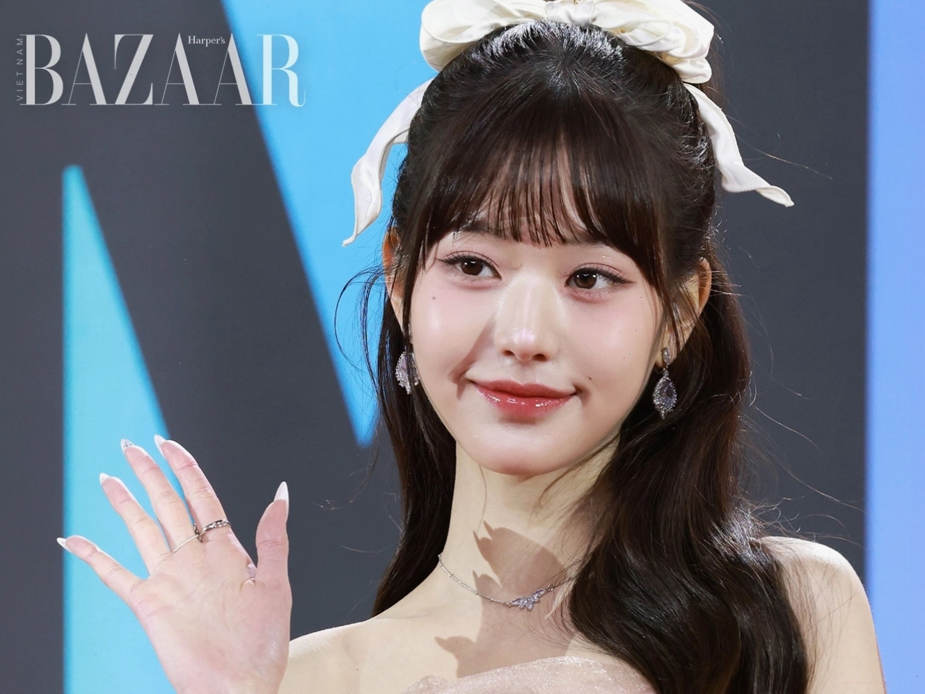 Jang Won Young (IVE) với vẻ đẹp trong sáng