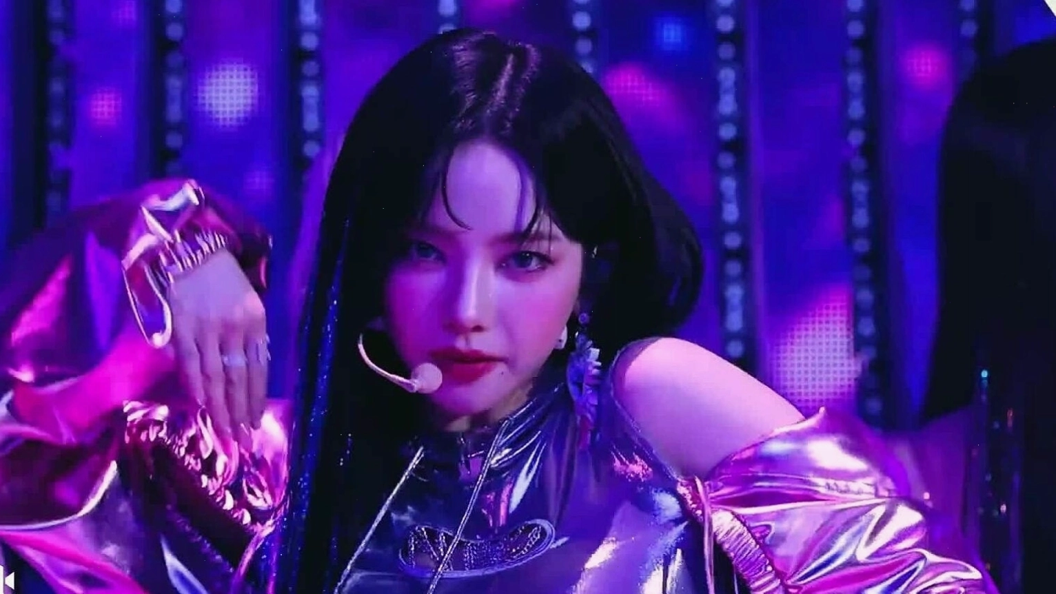 Karina (aespa) biểu diễn Supernova