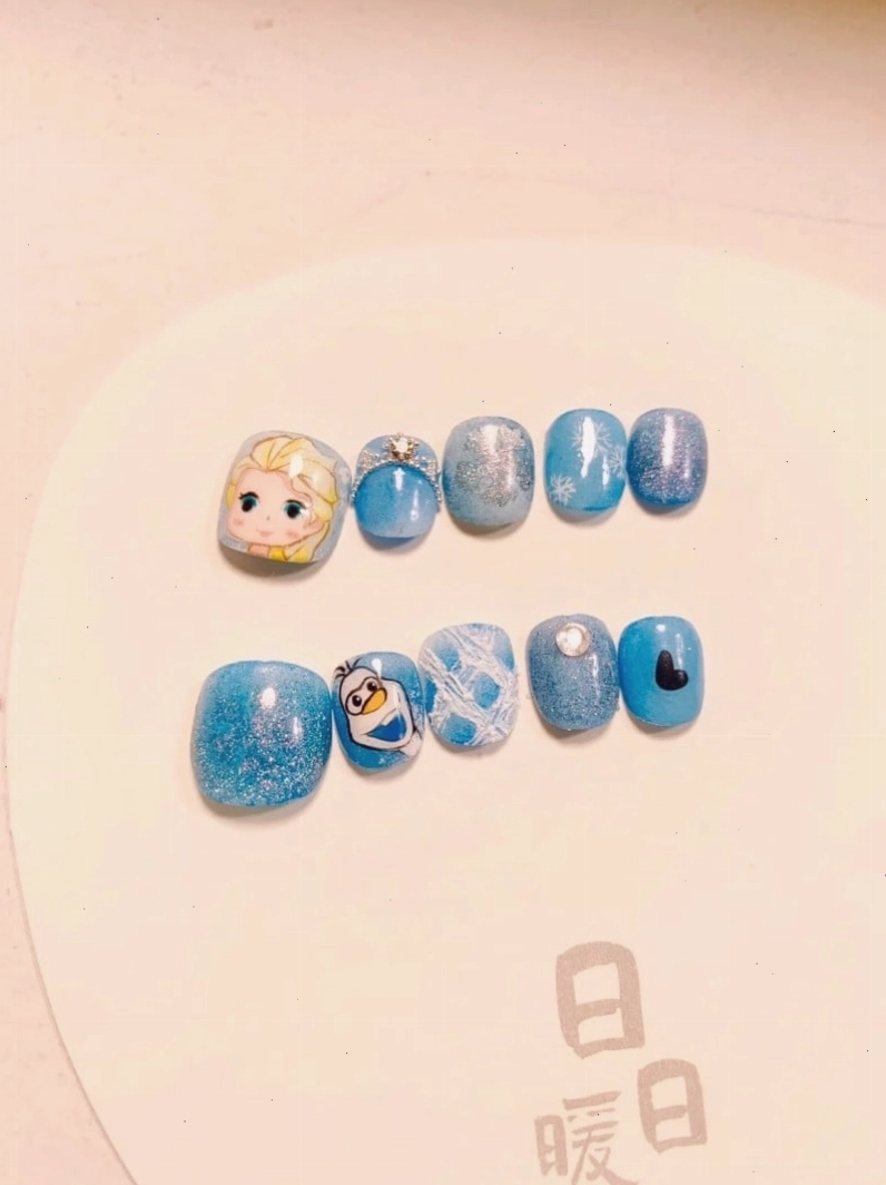 Mẫu nail cho bé gái họa tiết nhân vật hoạt hình vui nhộn
