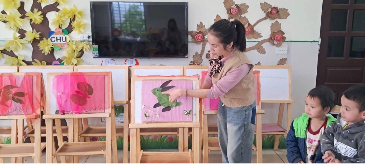 Trẻ sáng tạo mô hình con vật từ các nguyên vật liệu tái chế