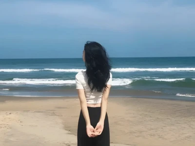 Hình ảnh cô gái quay lưng đẹp thu hút, mang vẻ đẹp bí ẩn