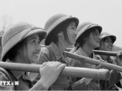Lời Bài Hát Cô Gái Mở Đường - Trọn Vẹn Cẩm Ly và Ý Nghĩa Sâu Sắc